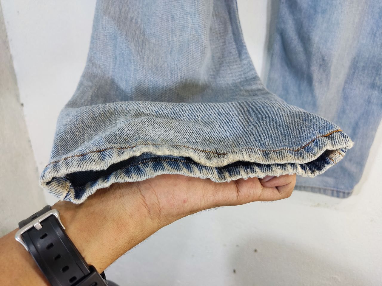 Levi's vintage levis 505 regular fit light wash distressed denim Size US 39 - 7 Thumbnail