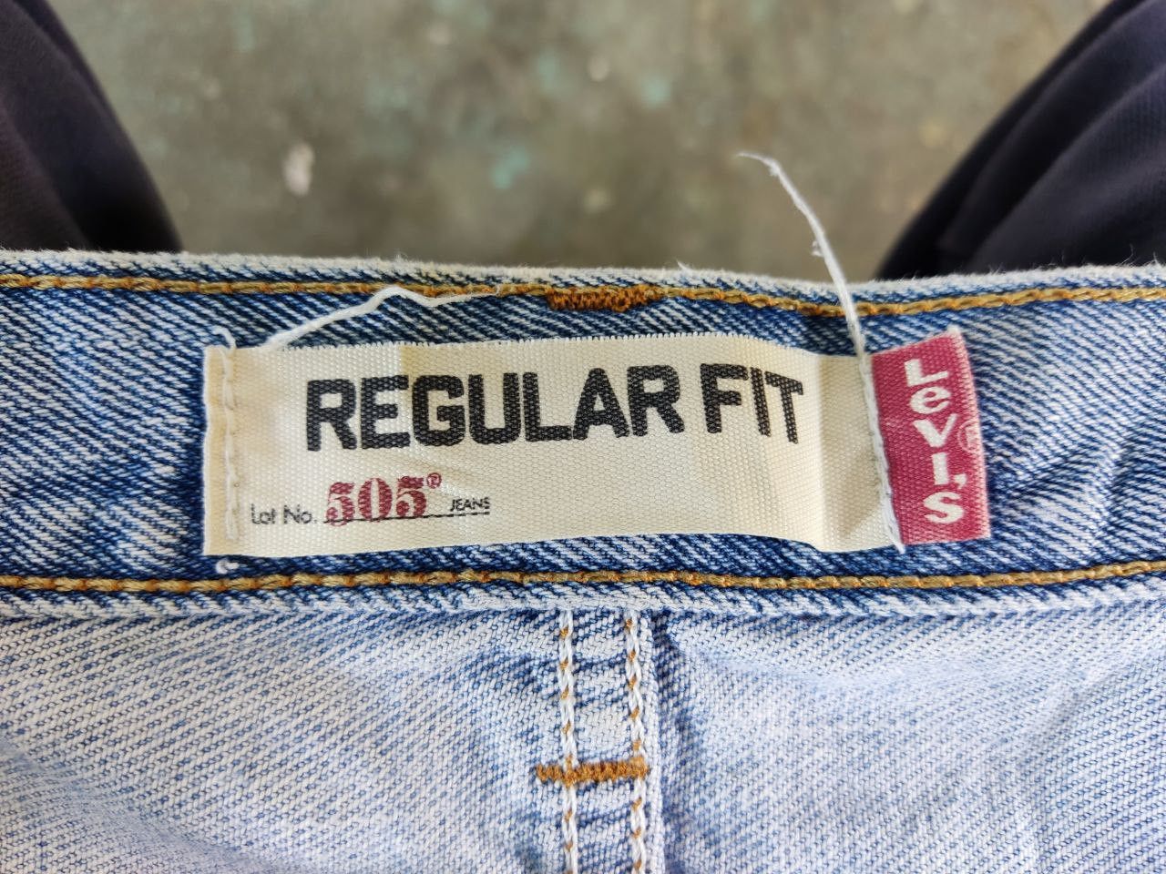 Levi's vintage levis 505 regular fit light wash distressed denim Size US 39 - 13 Thumbnail