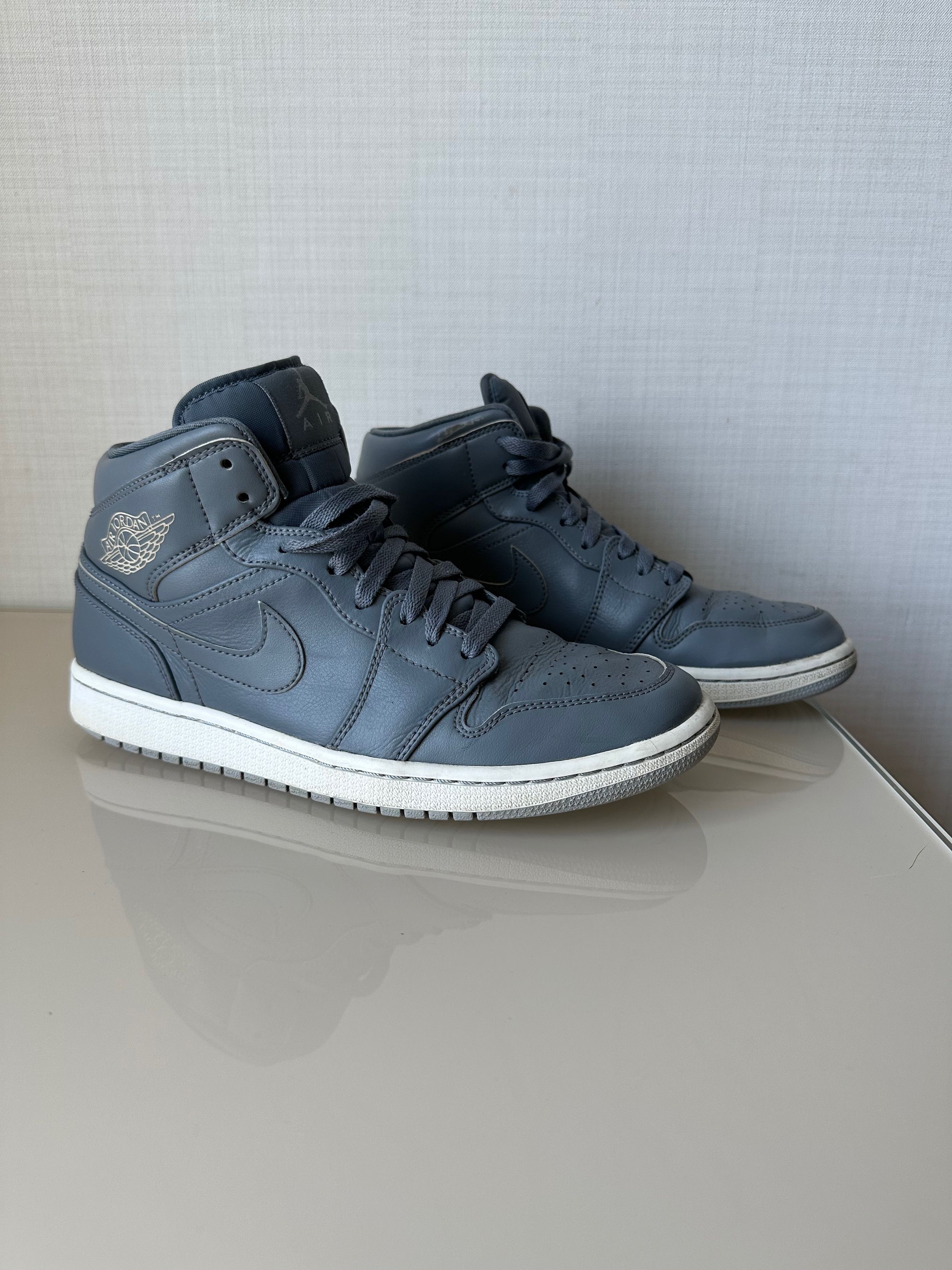 Jordan Brand × Nike Nike Air Jordan 1 MId "Cool Grey" sneaekrers Size US 9 / EU 42 - 1 Thumbnail