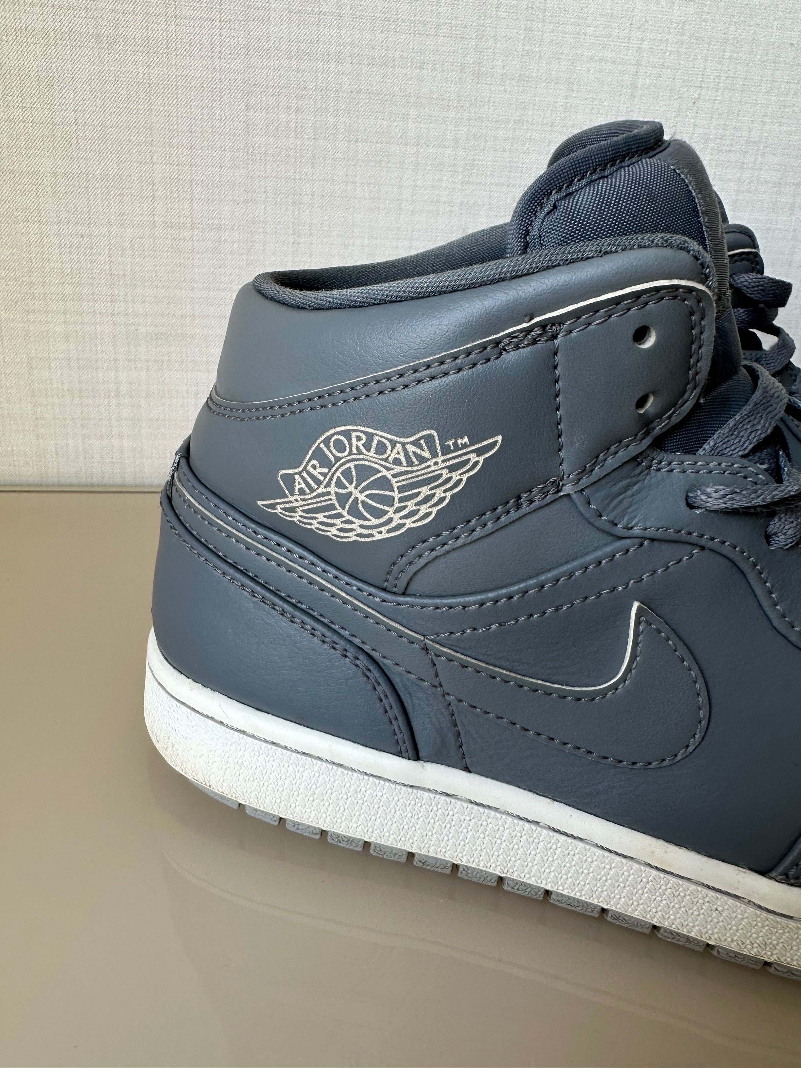 Jordan Brand × Nike Nike Air Jordan 1 MId "Cool Grey" sneaekrers Size US 9 / EU 42 - 2 Thumbnail