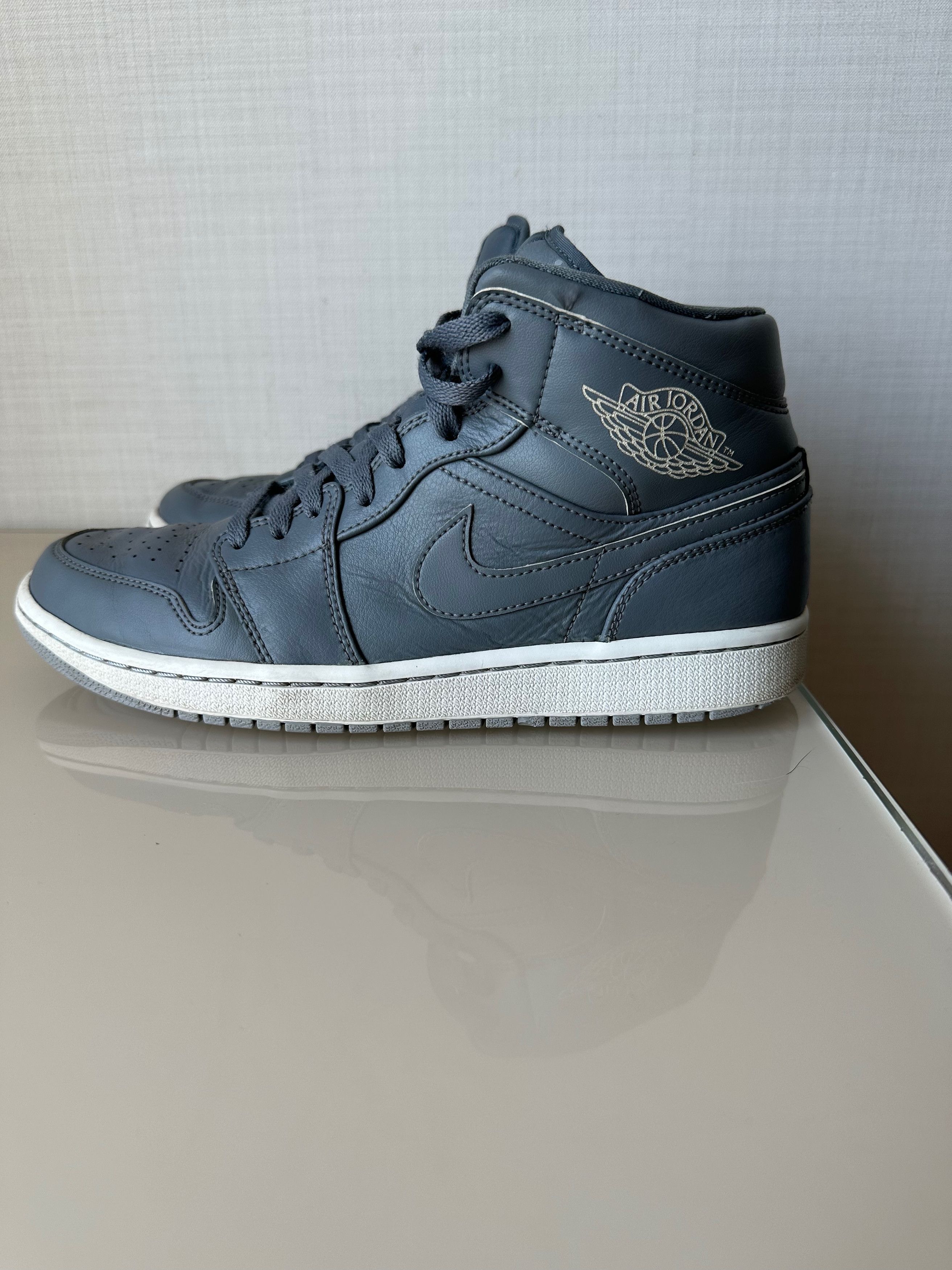 Jordan Brand × Nike Nike Air Jordan 1 MId "Cool Grey" sneaekrers Size US 9 / EU 42 - 4 Thumbnail