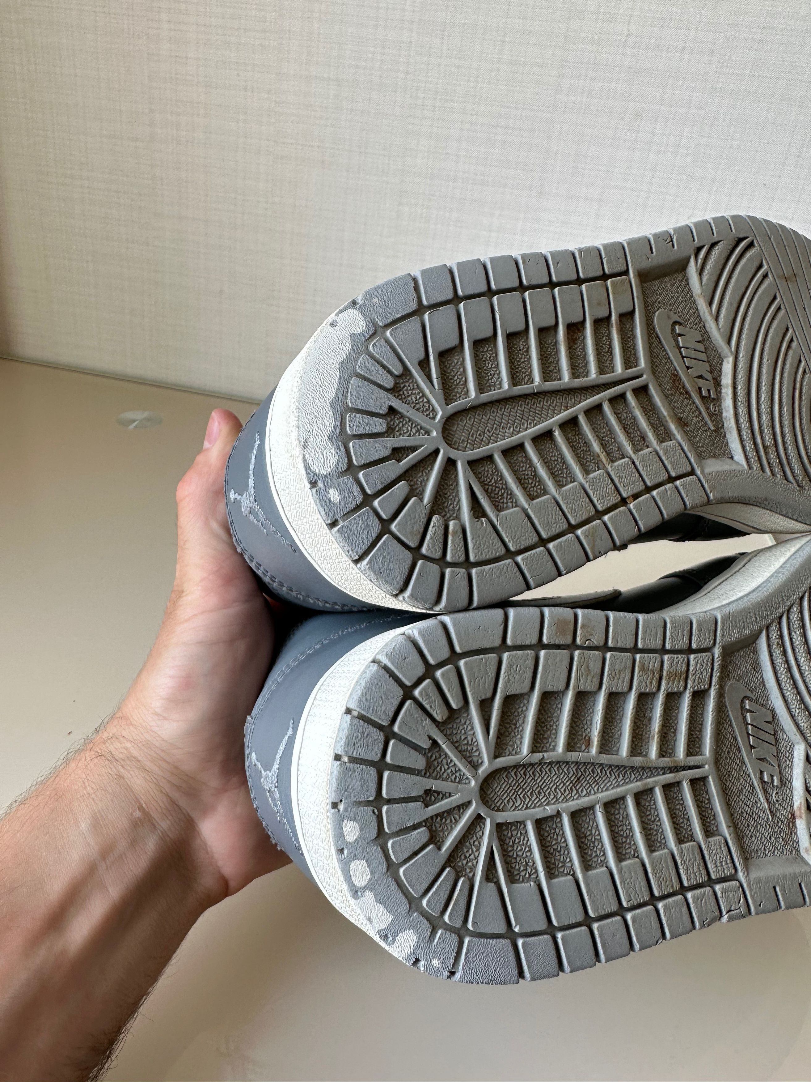 Jordan Brand × Nike Nike Air Jordan 1 MId "Cool Grey" sneaekrers Size US 9 / EU 42 - 7 Thumbnail