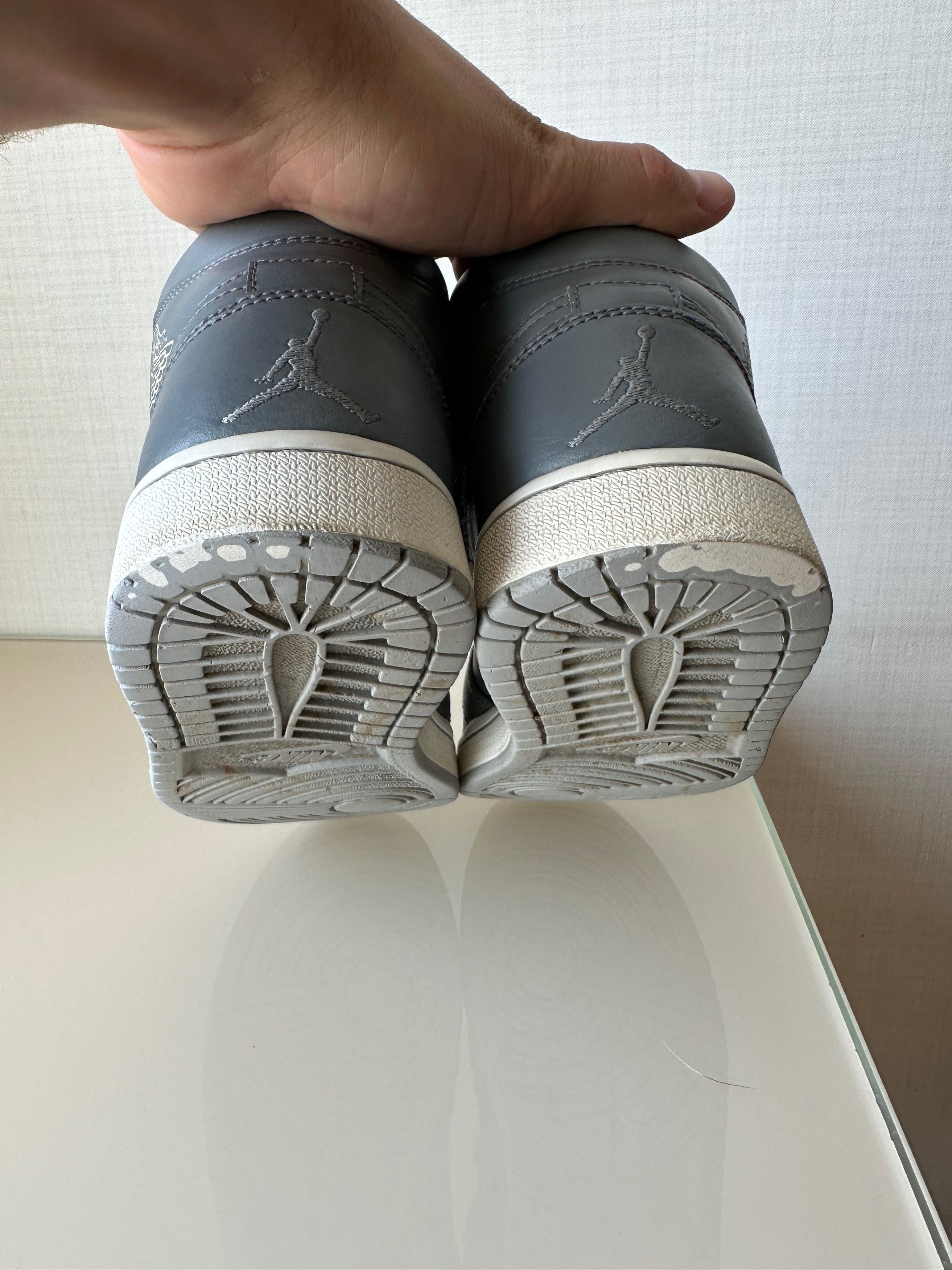 Jordan Brand × Nike Nike Air Jordan 1 MId "Cool Grey" sneaekrers Size US 9 / EU 42 - 6 Thumbnail