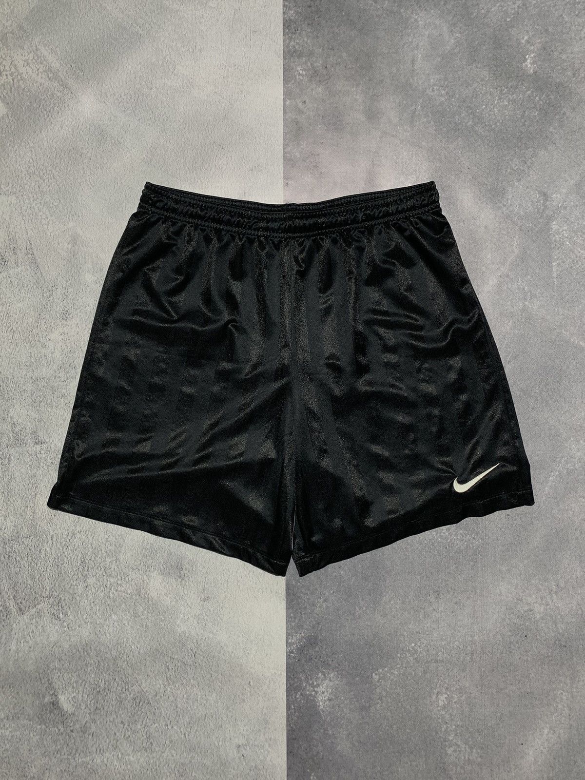 Nike × Vintage Vintage Y2K Nike bottoms shorts swoosh streetwear size M Size US 32 / EU 48 - 1 Thumbnail