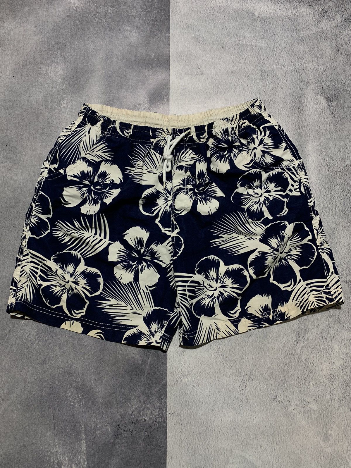 Vintage Vintage art shorts streetwear Y2K casual style size S Size US 30 / EU 46 - 1 Thumbnail