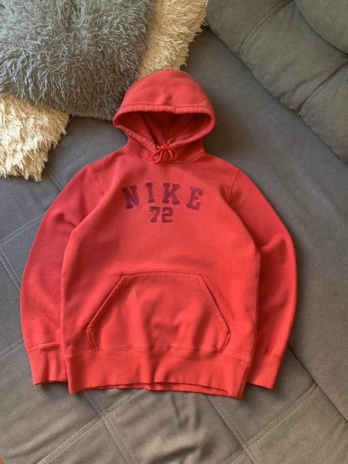 Nike Vintage Nike Spell Out Y2K Hoodie streetwear Size US S / EU 44-46 / 1 - 1 Thumbnail