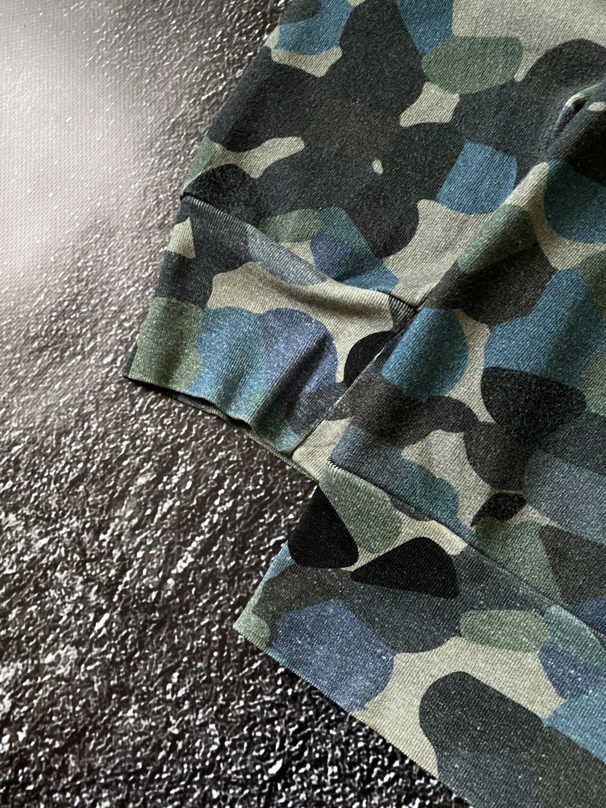 Carhartt Vintage Carhartt Camo Paint Sweat Sweatshirt Size M Size US M / EU 48-50 / 2 - 3 Thumbnail