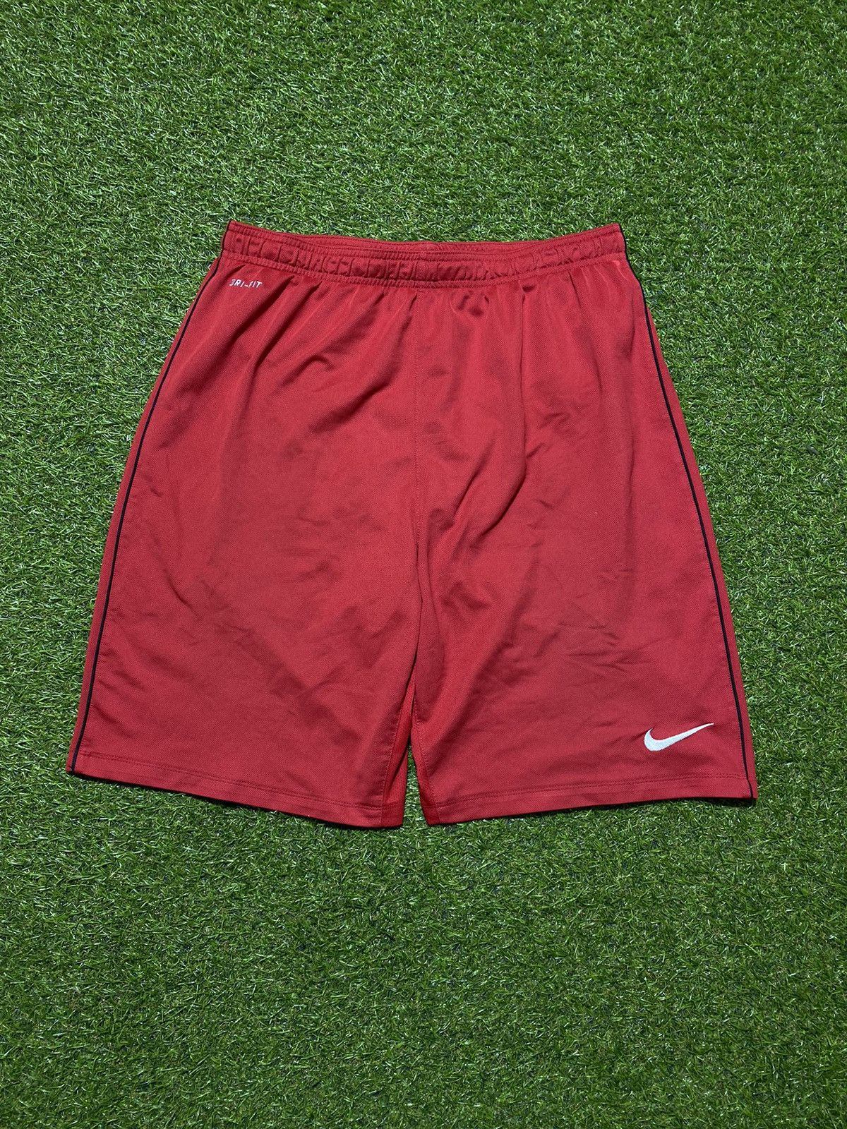 Nike Vintage Nike shorts streetwear swoosh casual y2k size L Size US 34 / EU 50 - 1 Thumbnail
