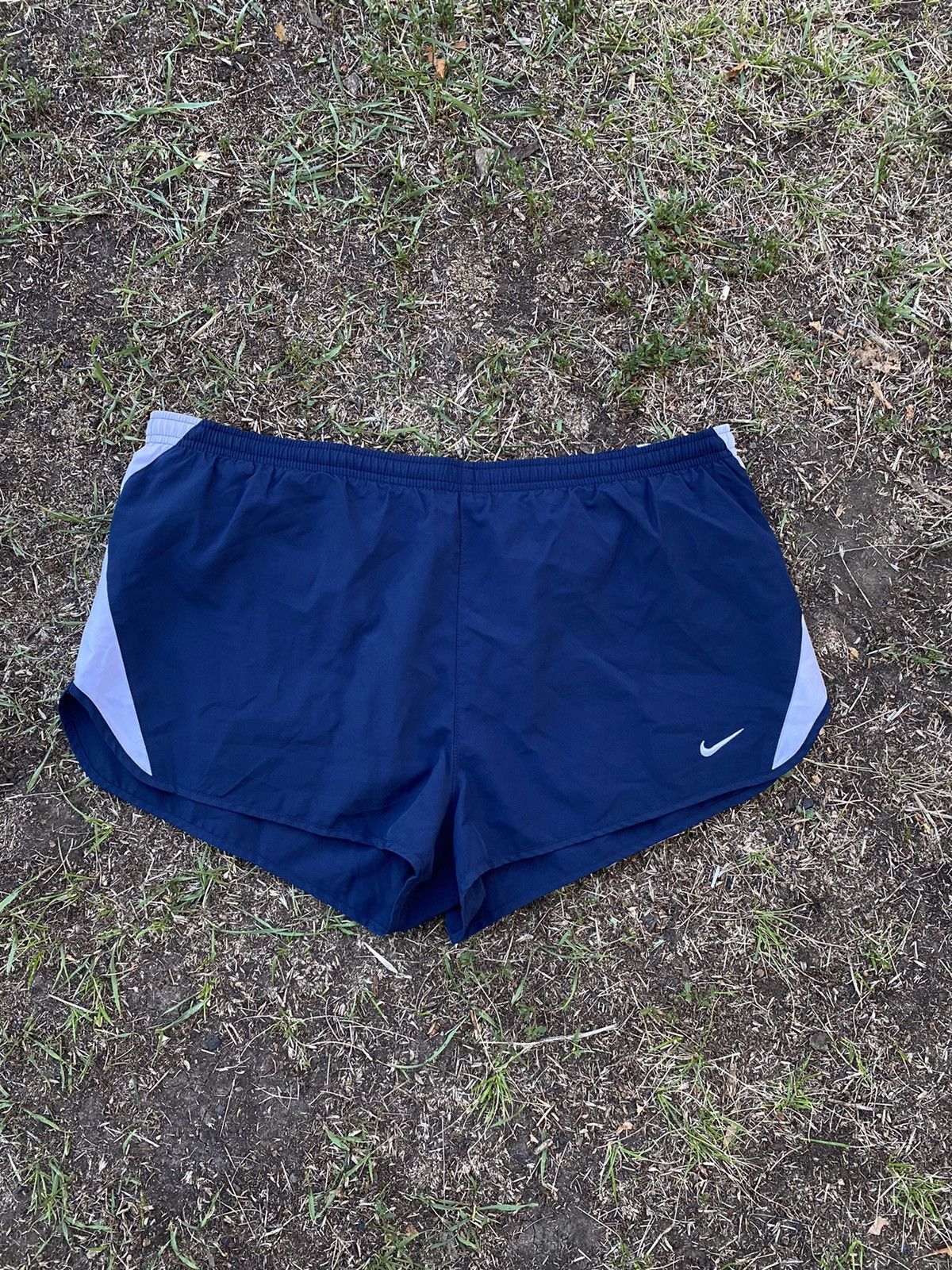 Nike Vintage Nike shorts streetwear swoosh casual y2k size M Size US 32 / EU 48 - 1 Thumbnail