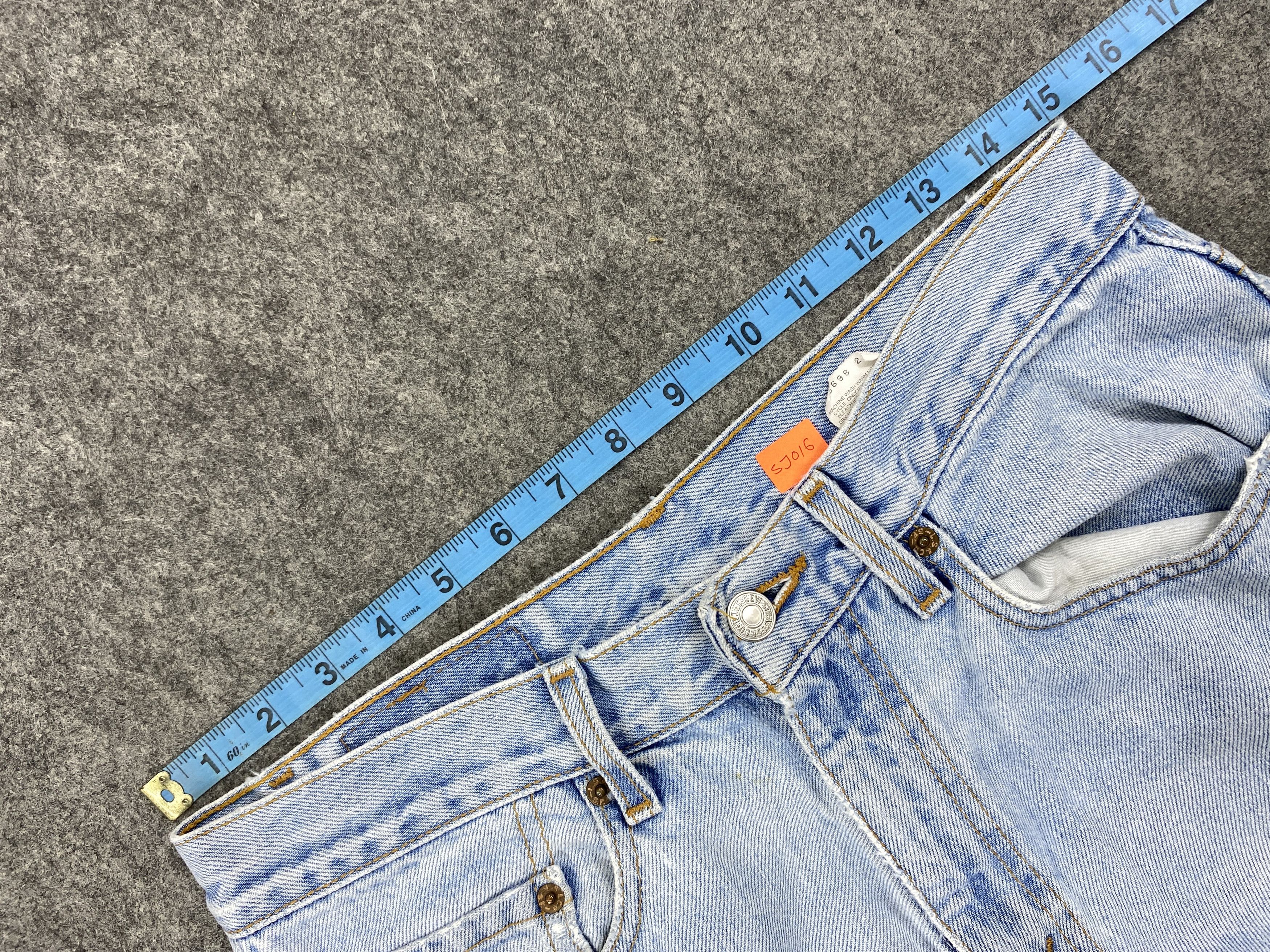Levi's Light Blue Wash Vintage Levi's 550 30x35.5 Denim -SJ016 Size US 30 / EU 46 - 5 Thumbnail