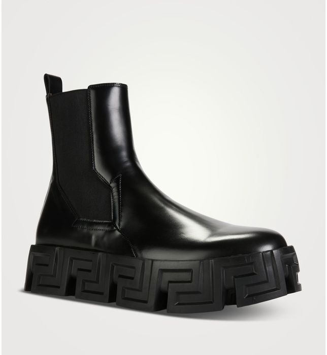 greca labyrinth boots