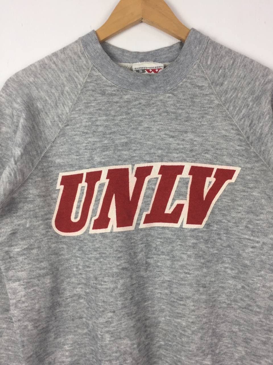 Vintage Vintage UNLV Rebels University Of Nevada Raglan Sweatshirt Size US S / EU 44-46 / 1 - 3 Thumbnail