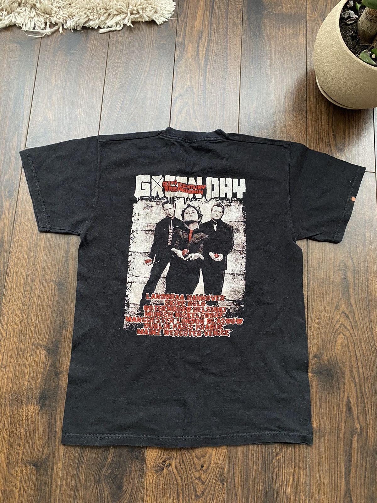 Band Tees Vintage 2000s Green Day 21st Century Breakdown Faded T Shirt Size US M / EU 48-50 / 2 - 5 Thumbnail