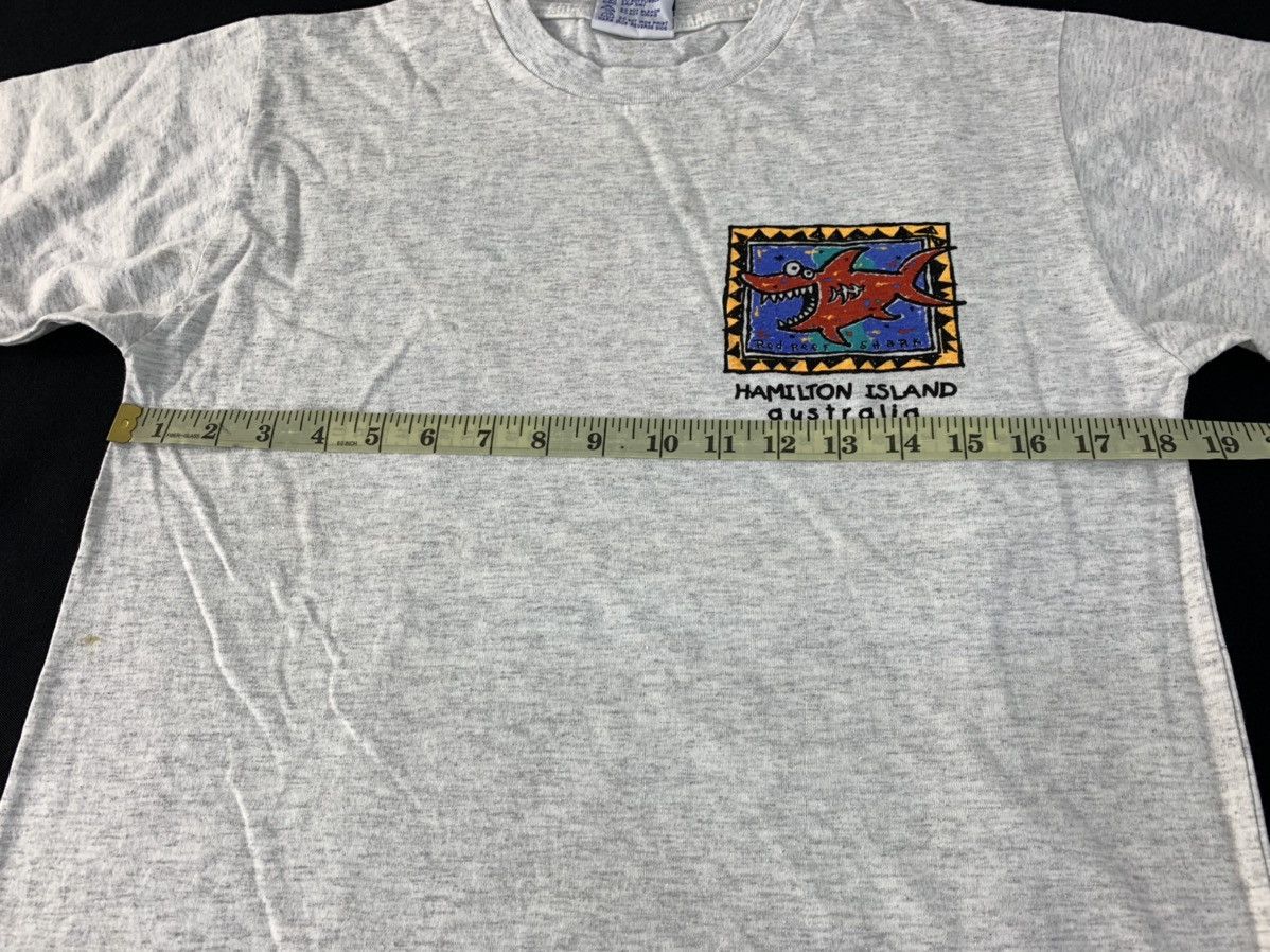Vintage 90s Red Reef Shark Hamilton Island Australia Big Screen Tee Size US S / EU 44-46 / 1 - 8 Thumbnail