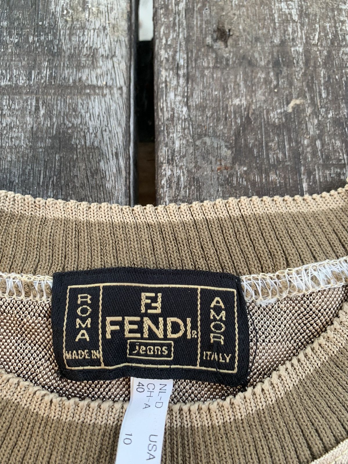 Fendi Fendi crew neck short sleeve monogram nice design Size S / US 4 / IT 40 - 12 Thumbnail