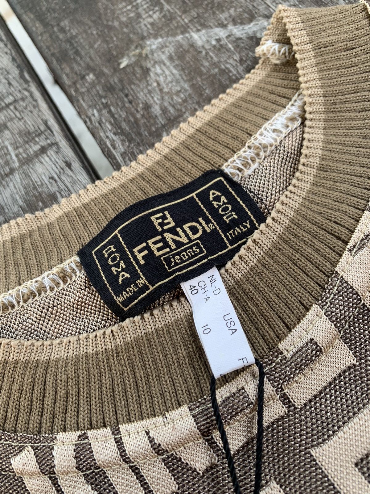 Fendi Fendi crew neck short sleeve monogram nice design Size S / US 4 / IT 40 - 10 Thumbnail