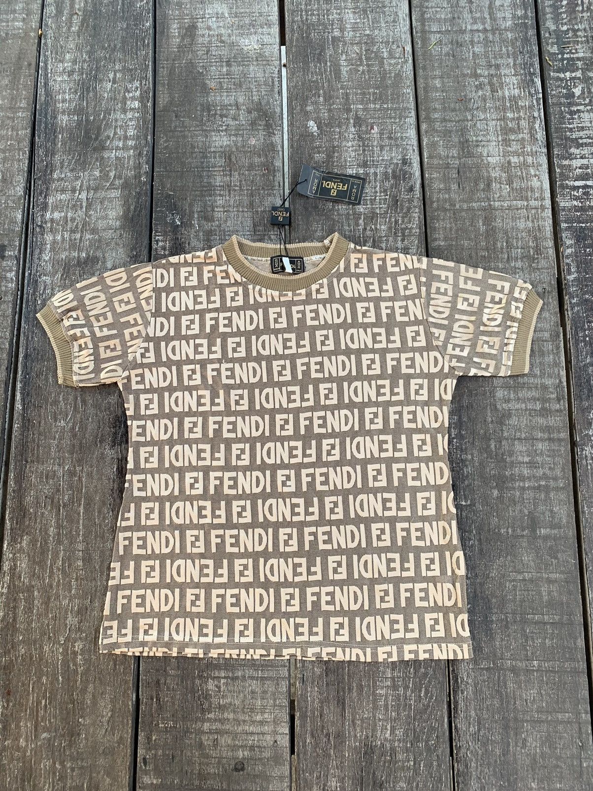 Fendi Fendi crew neck short sleeve monogram nice design Size S / US 4 / IT 40 - 1 Thumbnail