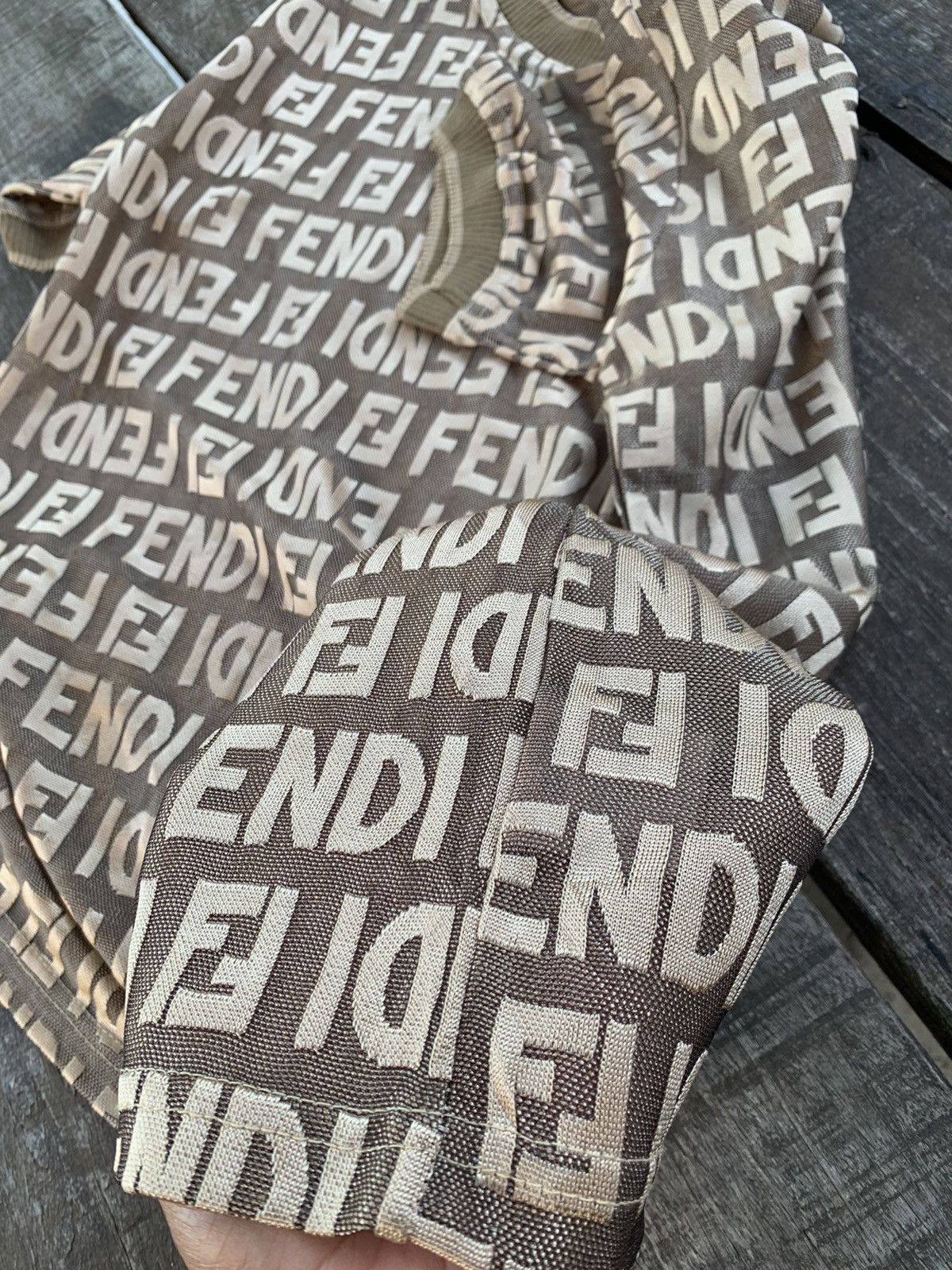 Fendi Fendi crew neck short sleeve monogram nice design Size S / US 4 / IT 40 - 17 Thumbnail