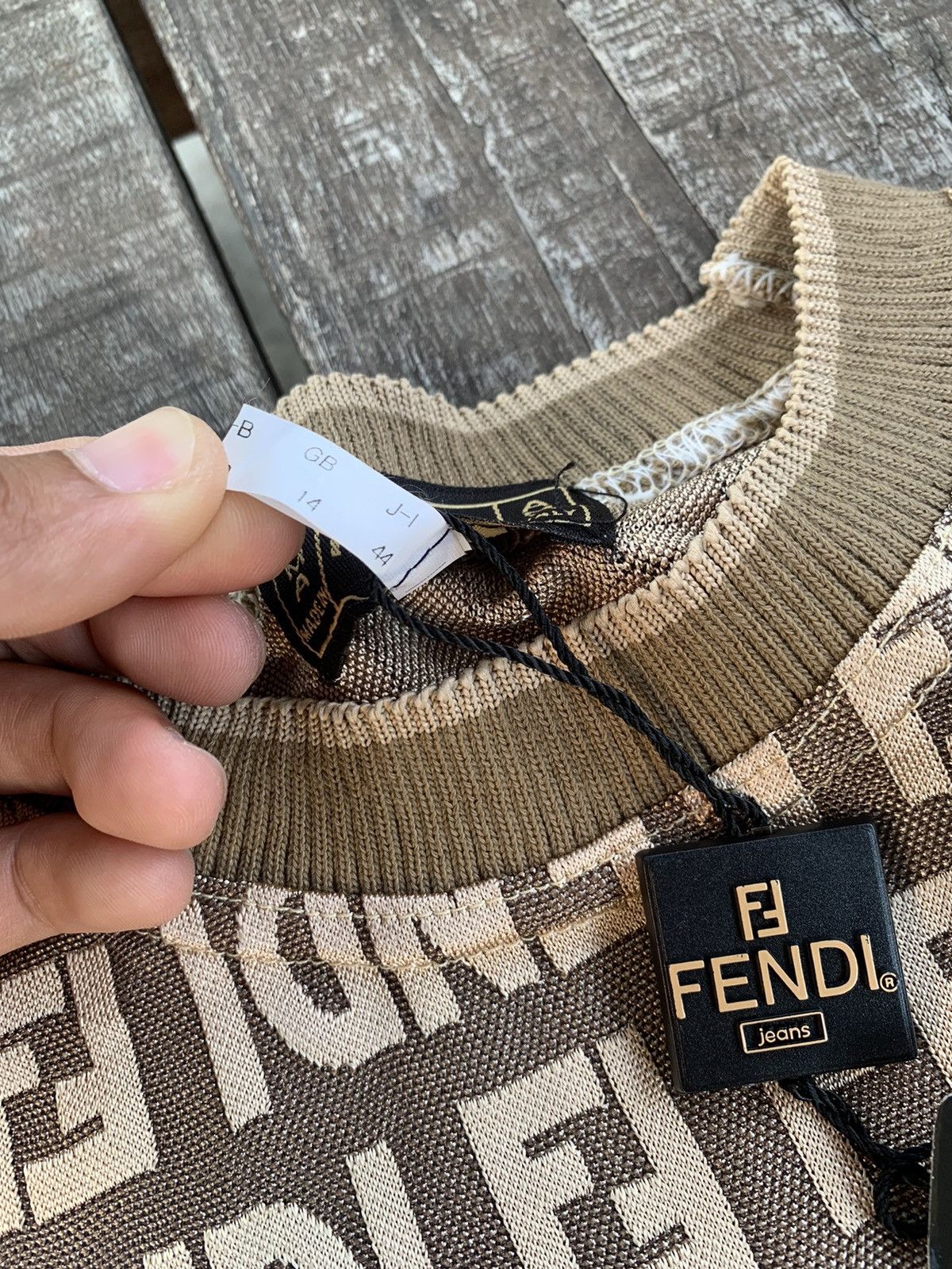 Fendi Fendi crew neck short sleeve monogram nice design Size S / US 4 / IT 40 - 11 Thumbnail