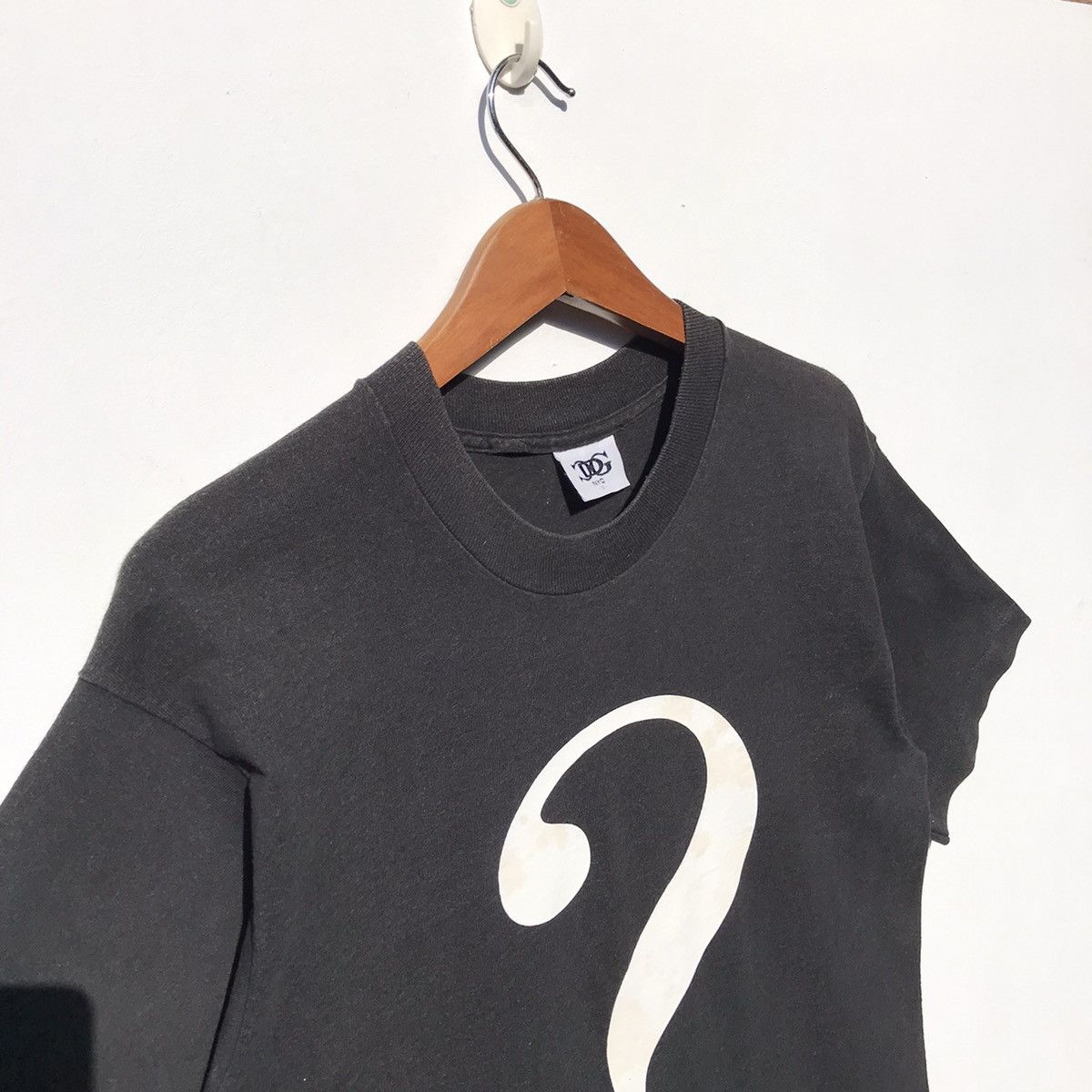 Vintage Vintage 90s CG Design 94 Question Mark Tee Sun Faded Size US M / EU 48-50 / 2 - 9 Thumbnail