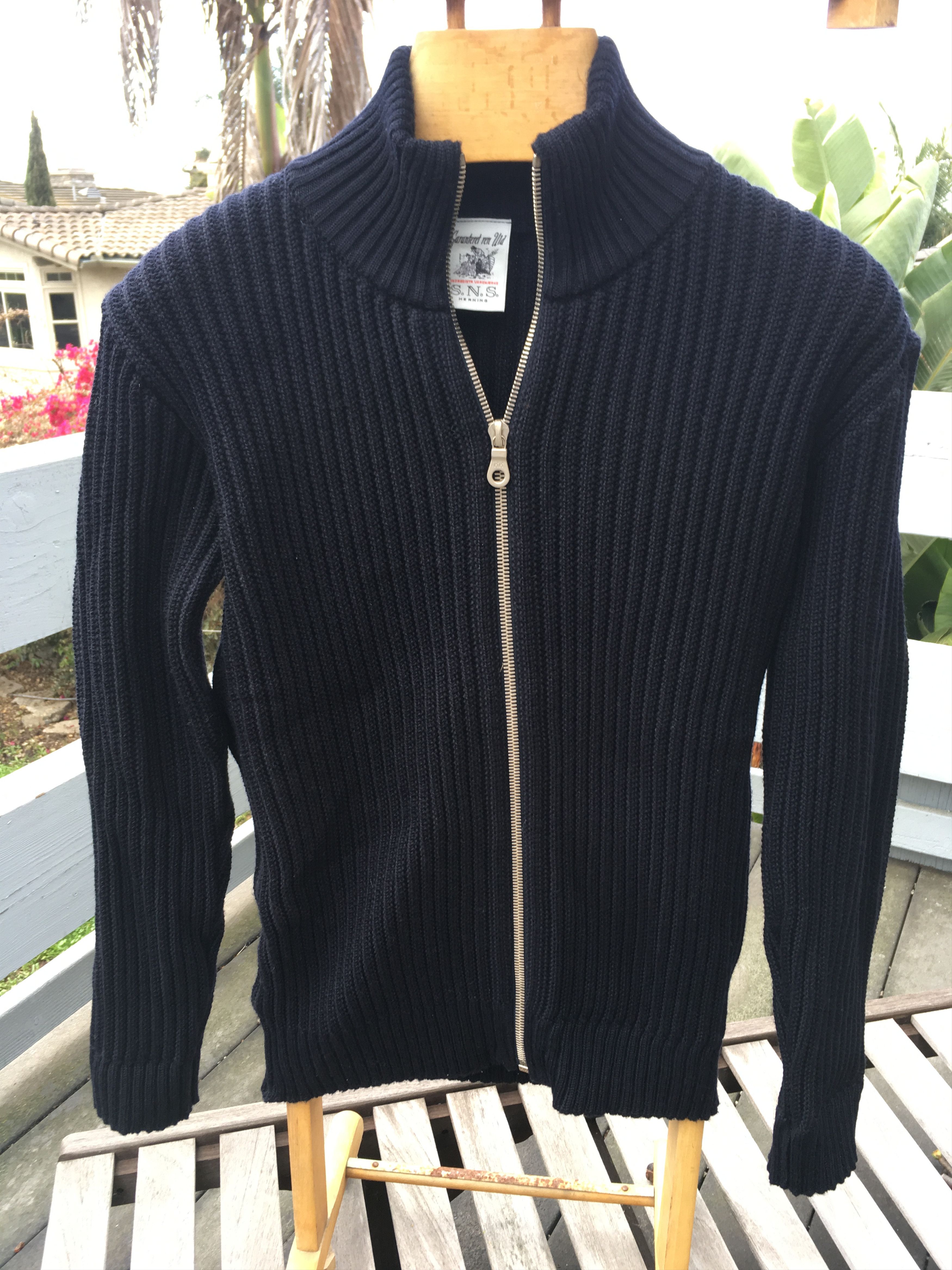 Fang Navy Blue