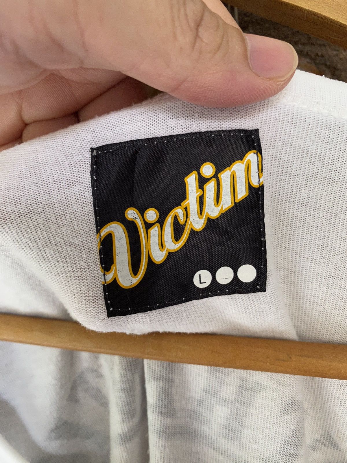20471120 SS08 VICTIM 6th Anniversary pin up girl tee Size US L / EU 52-54 / 3 - 11 Thumbnail