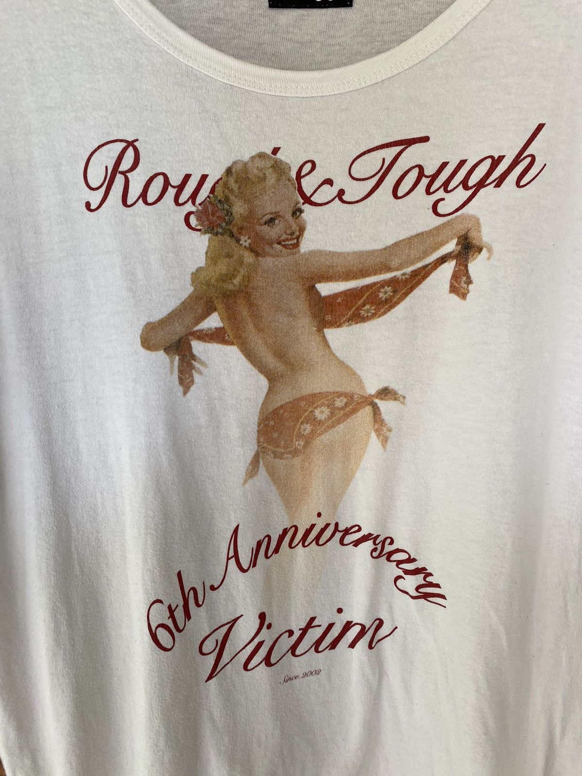 20471120 SS08 VICTIM 6th Anniversary pin up girl tee Size US L / EU 52-54 / 3 - 4 Thumbnail