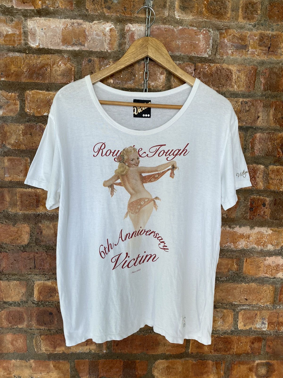 20471120 SS08 VICTIM 6th Anniversary pin up girl tee Size US L / EU 52-54 / 3 - 3 Thumbnail
