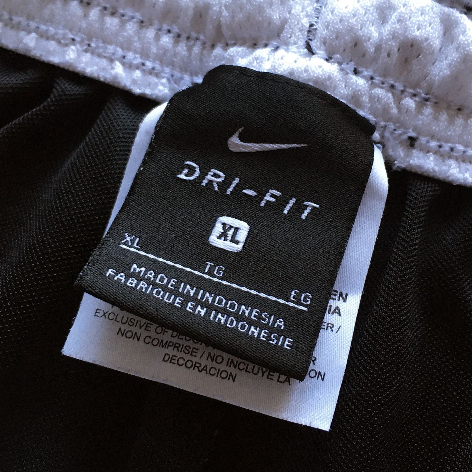 Nike Swoosh Logo Featherlight Shorts in Black White Size US 30 / EU 46 - 4 Thumbnail