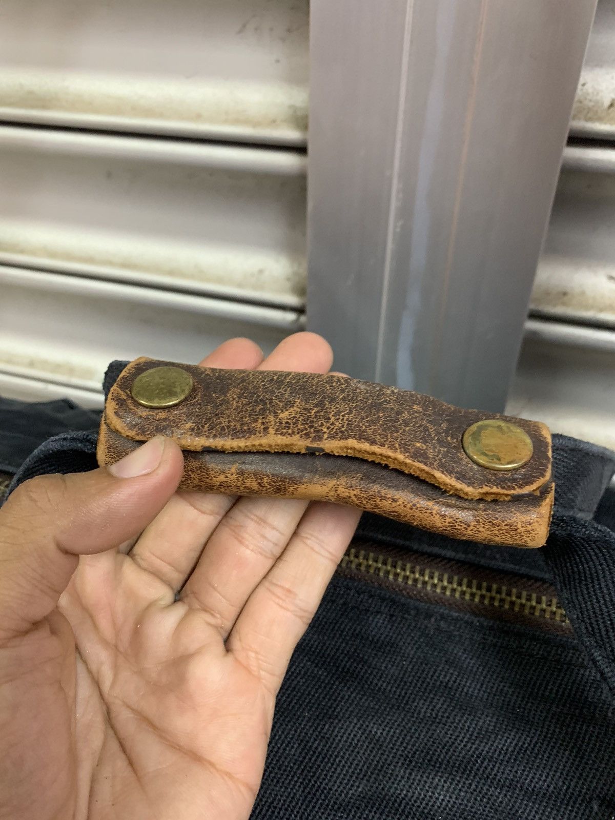 Uniqlo Uniqlo distressed sling bag Size ONE SIZE - 9 Thumbnail