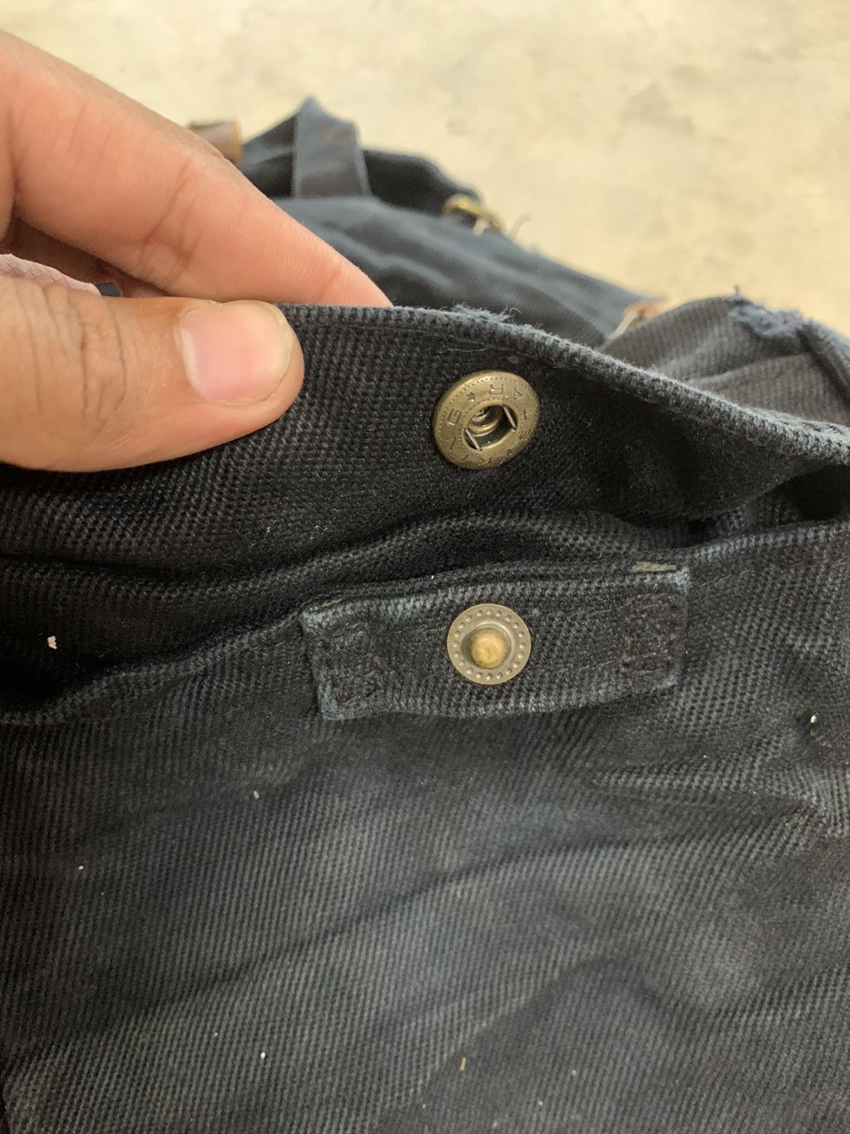 Uniqlo Uniqlo distressed sling bag Size ONE SIZE - 13 Thumbnail
