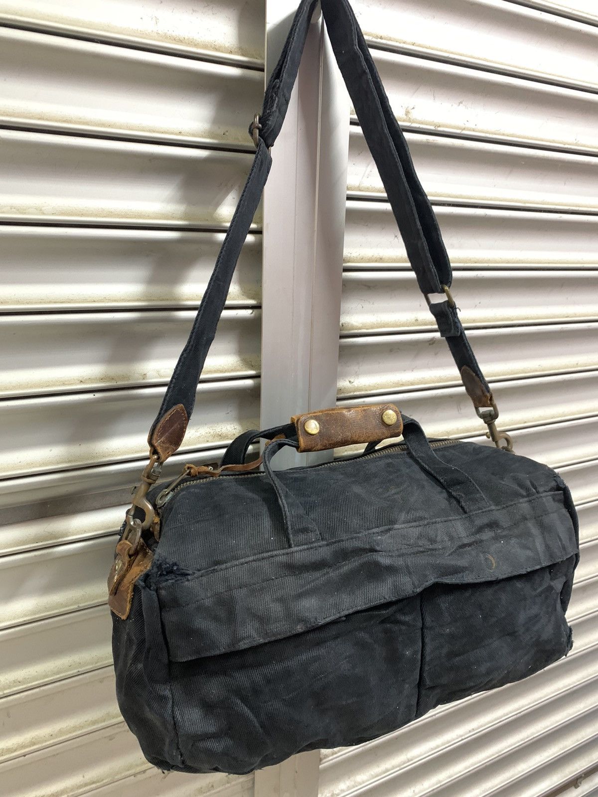 Uniqlo Uniqlo distressed sling bag Size ONE SIZE - 2 Thumbnail