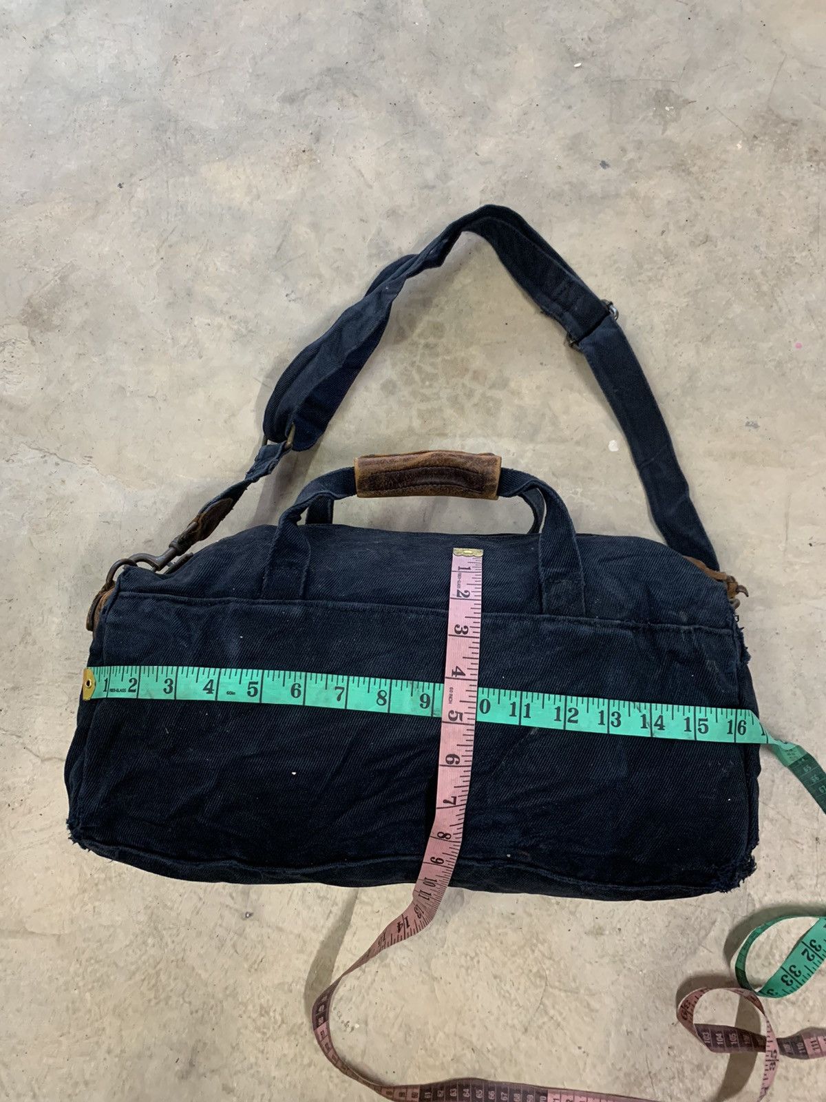 Uniqlo Uniqlo distressed sling bag Size ONE SIZE - 15 Thumbnail