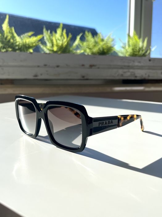 Prada big outlet sunglasses