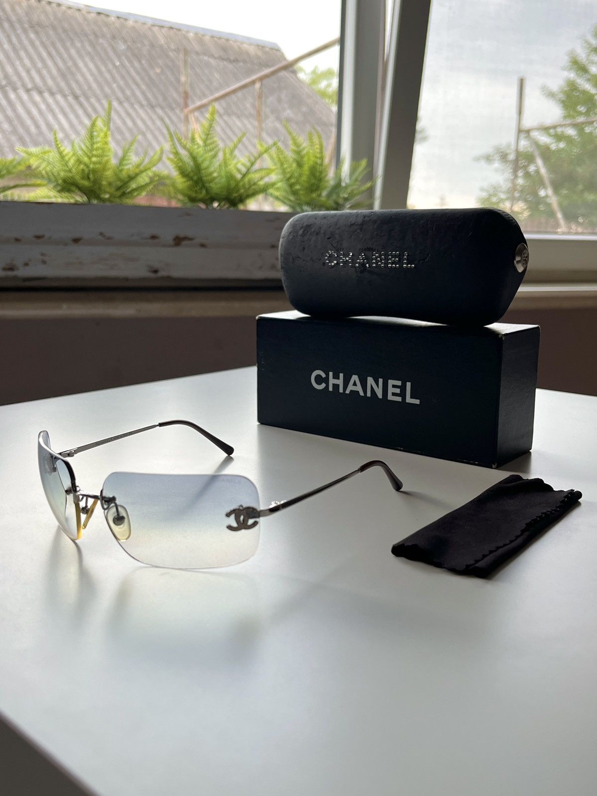 Authentic vintage y2k Chanel 4002 CC rimless pink gradient