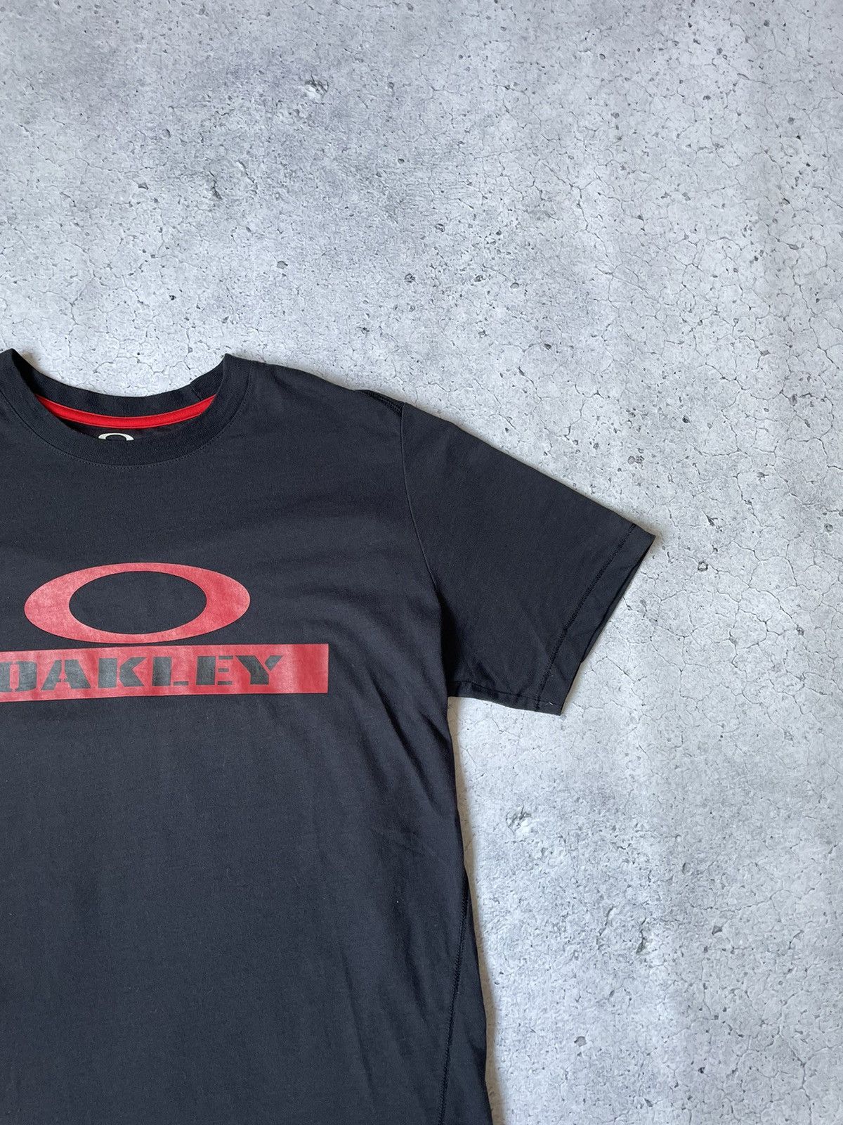 Oakley × Vintage Oakley T-shirt with large logo size L Size US L / EU 52-54 / 3 - 4 Thumbnail