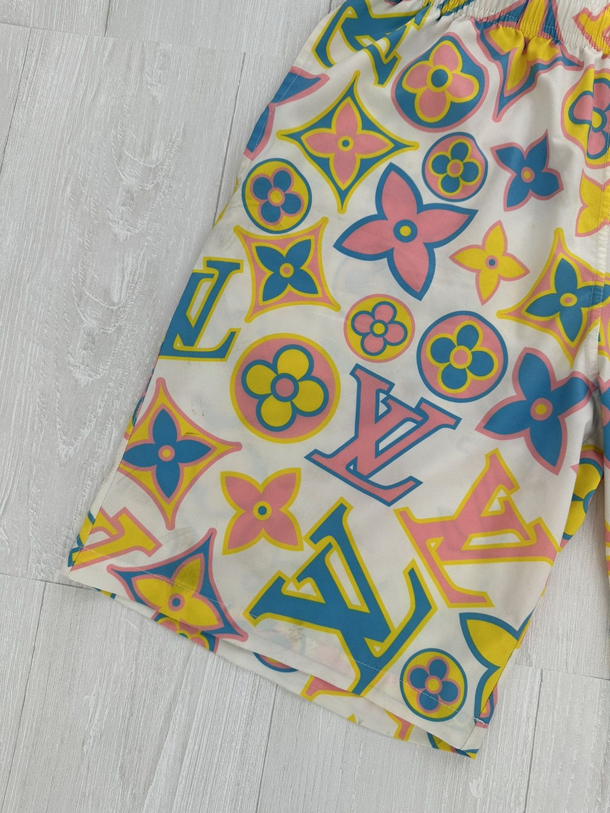 Imran Potato Imran Potato Multi Color Print Louis Vuitton Logo Shorts Size US 34 / EU 50 - 2 Thumbnail