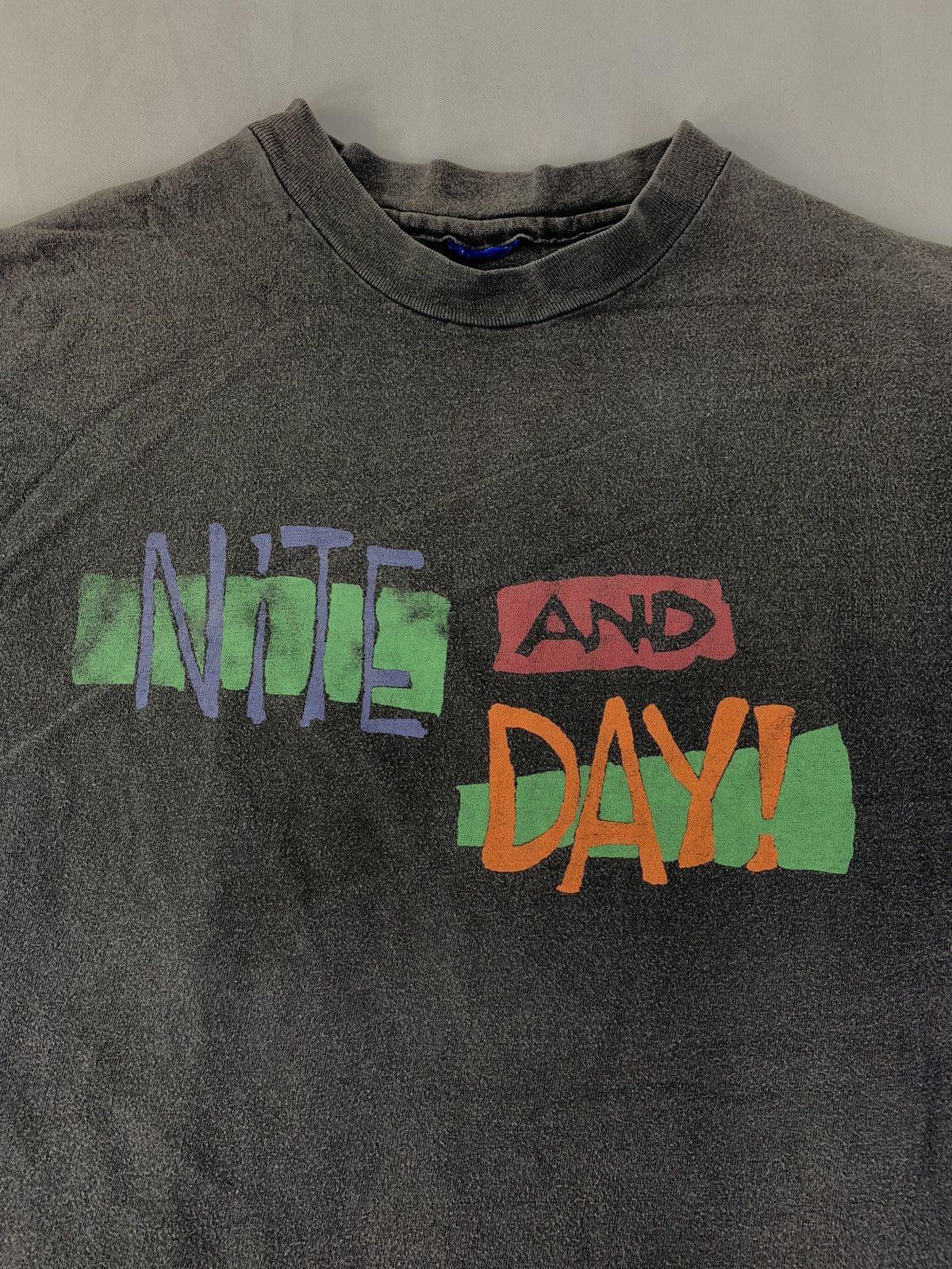Vintage 90s Faded Nite And Day Humor Printed Tee Crewneck Style Size US M / EU 48-50 / 2 - 2 Thumbnail
