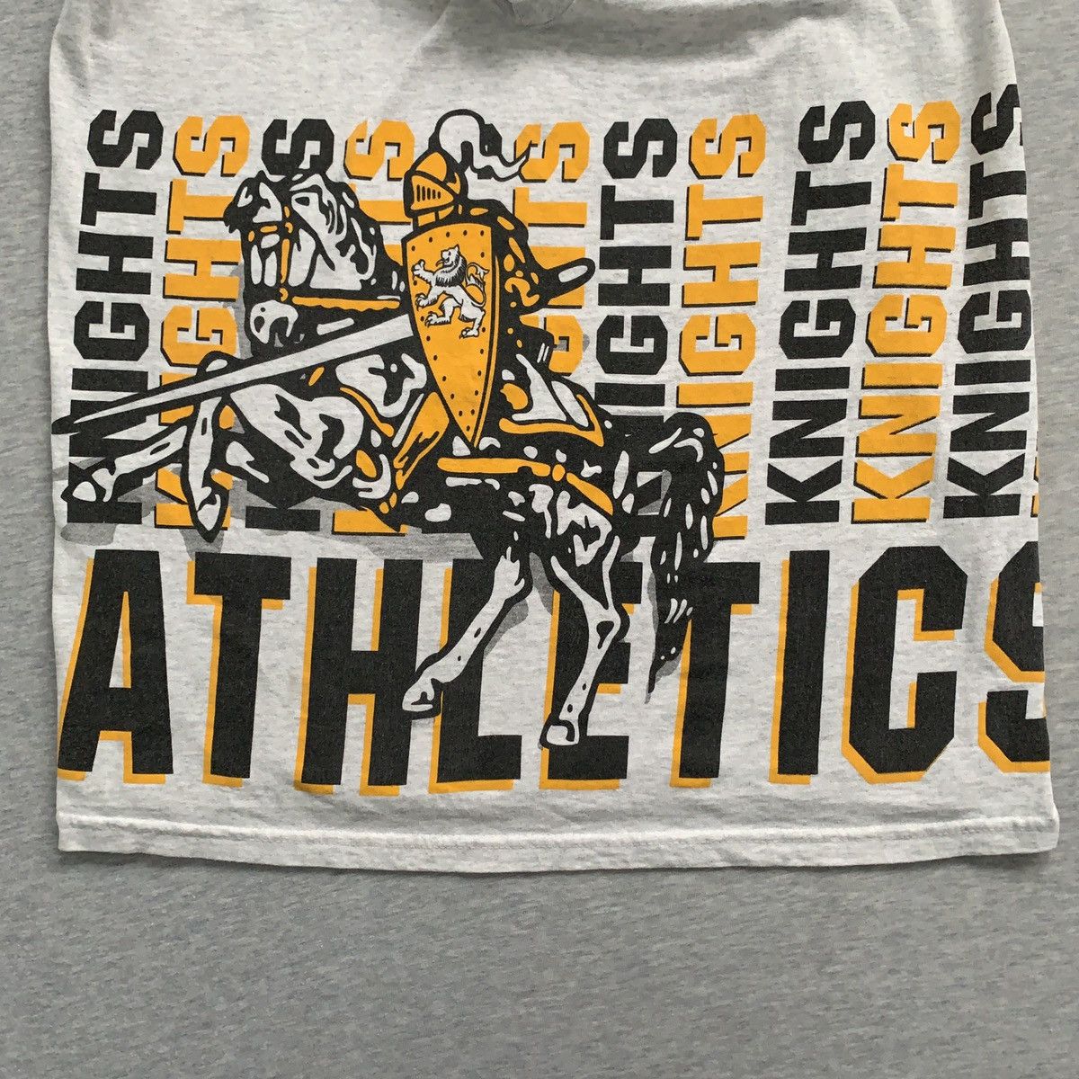 Vintage Vintage Collegiate Sports Graphic T-Shirt Size US L / EU 52-54 / 3 - 8 Thumbnail