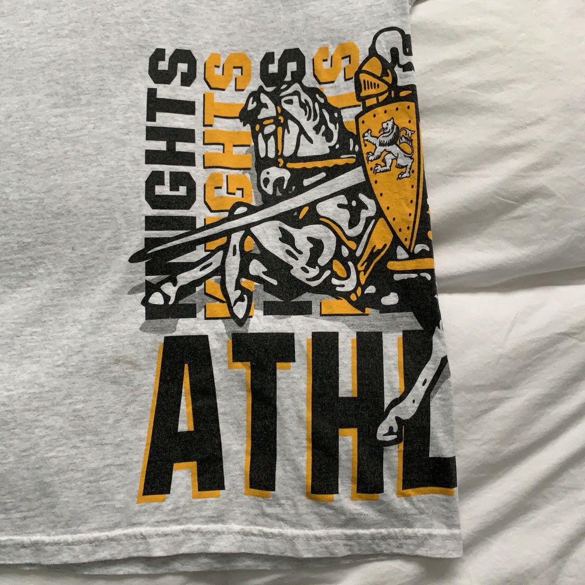 Vintage Vintage Collegiate Sports Graphic T-Shirt Size US L / EU 52-54 / 3 - 4 Thumbnail