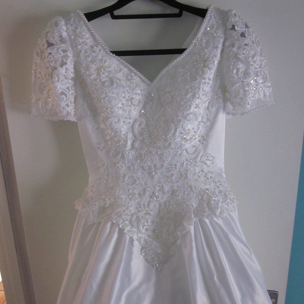 Michelangelo Wedding Dress Marked Size 10 but fits like size