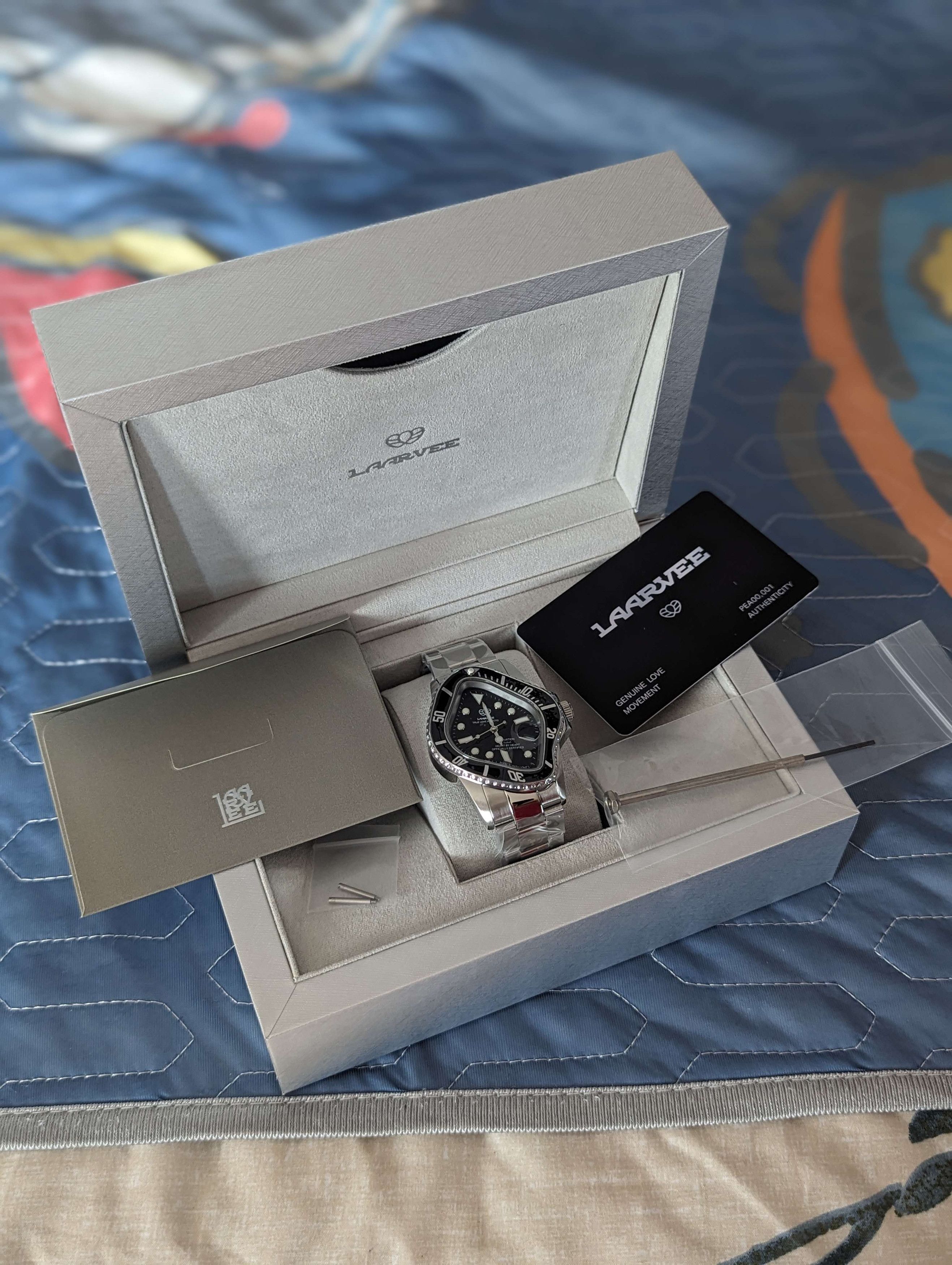 LAARVEE SGK001 BLACK BEZEL & 繋がれ BLACK DIAL