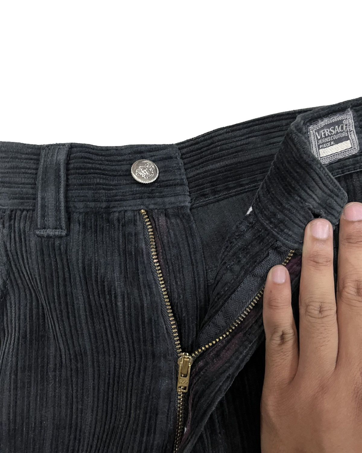 Versace Vintage classic Versace black baggy coduroy pant Size US 30 / EU 46 - 6 Thumbnail