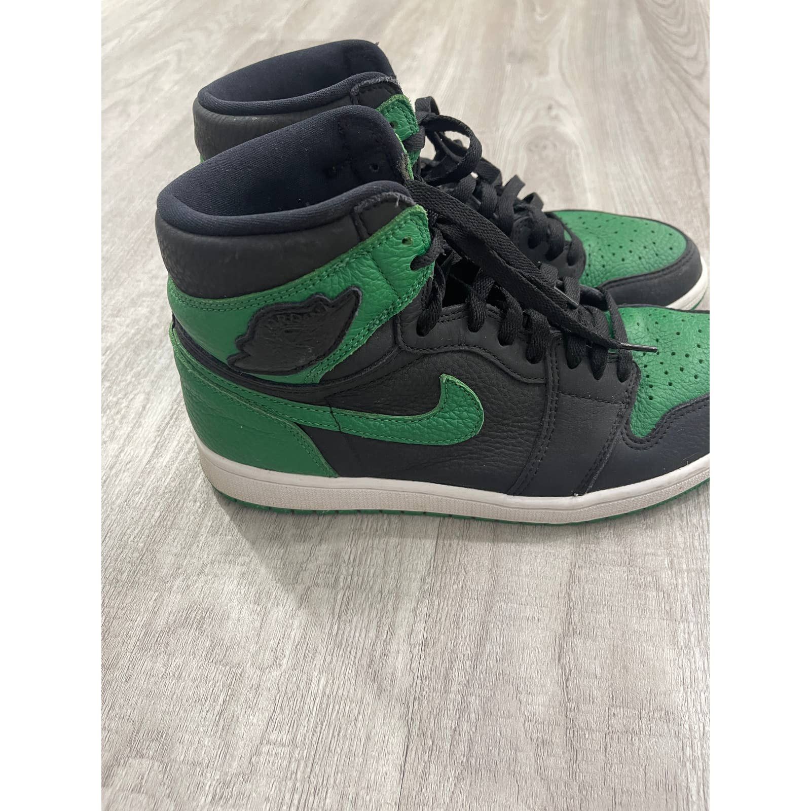 Nike Nike Air Jordan 1 Retro High OG Pine Green 2.0 Size 9 Size US 9 / EU 42 - 2 Thumbnail