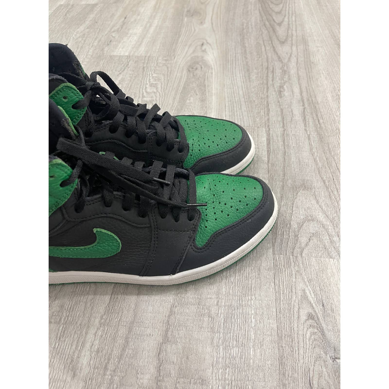 Nike Nike Air Jordan 1 Retro High OG Pine Green 2.0 Size 9 Size US 9 / EU 42 - 3 Thumbnail