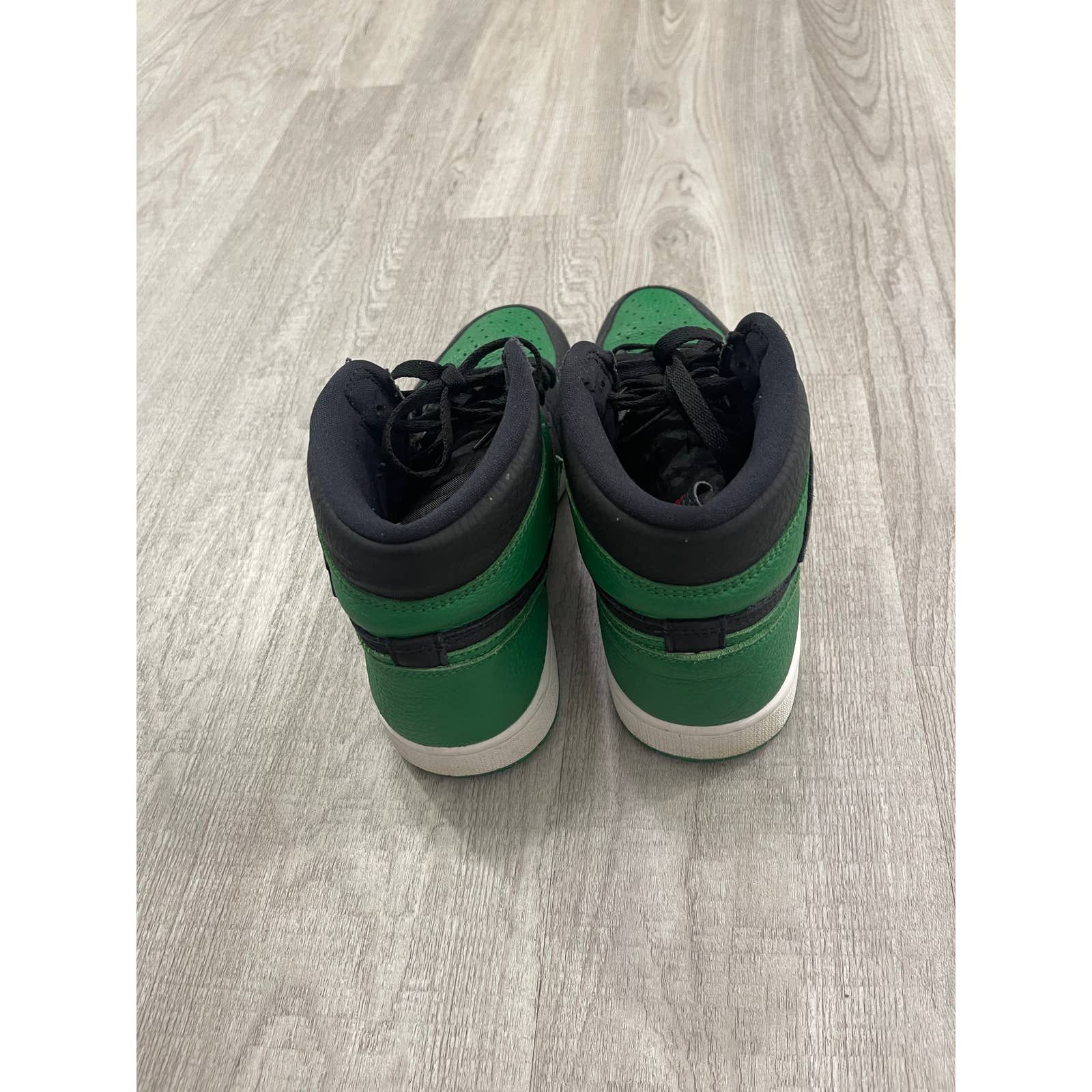 Nike Nike Air Jordan 1 Retro High OG Pine Green 2.0 Size 9 Size US 9 / EU 42 - 7 Thumbnail