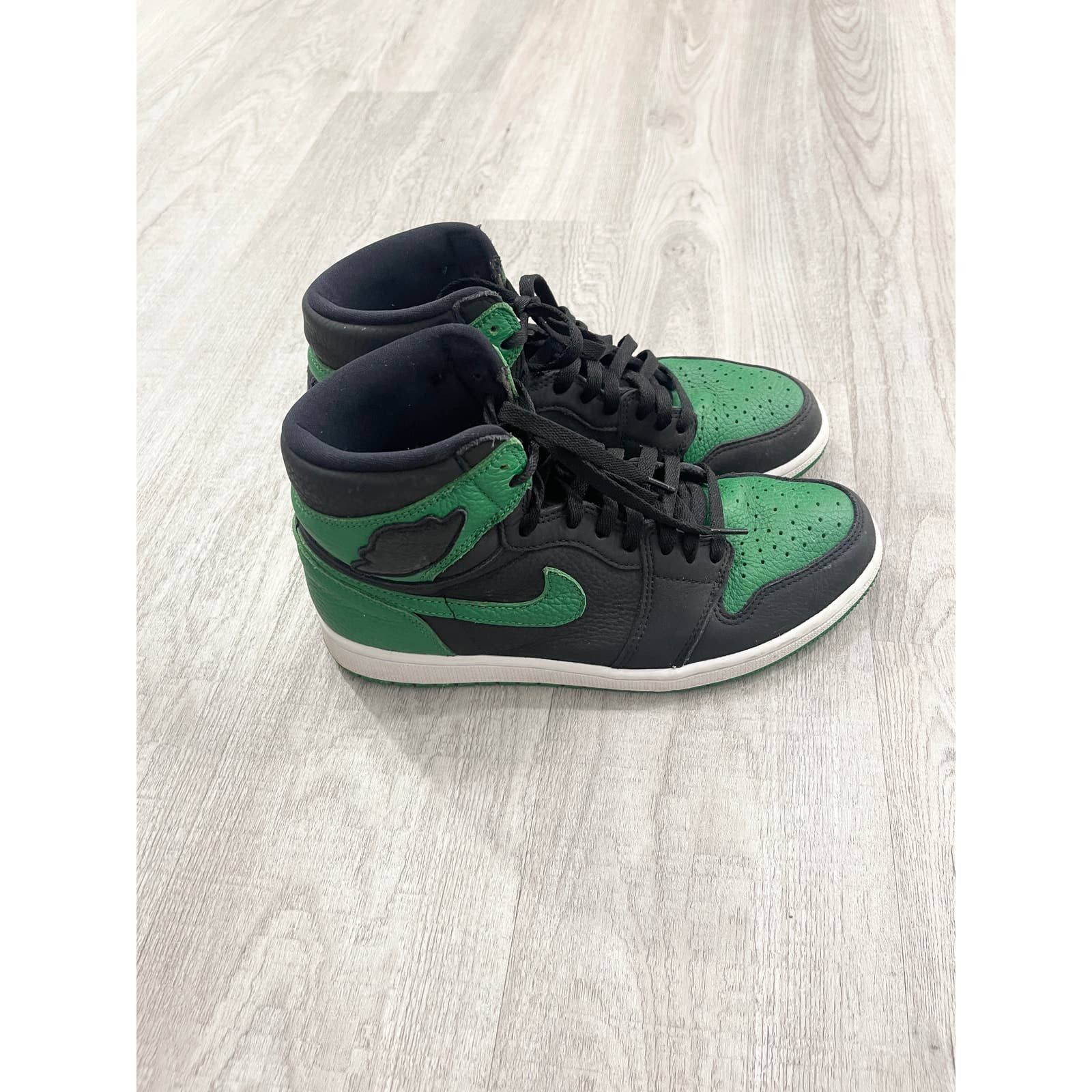 Nike Nike Air Jordan 1 Retro High OG Pine Green 2.0 Size 9 Size US 9 / EU 42 - 1 Thumbnail