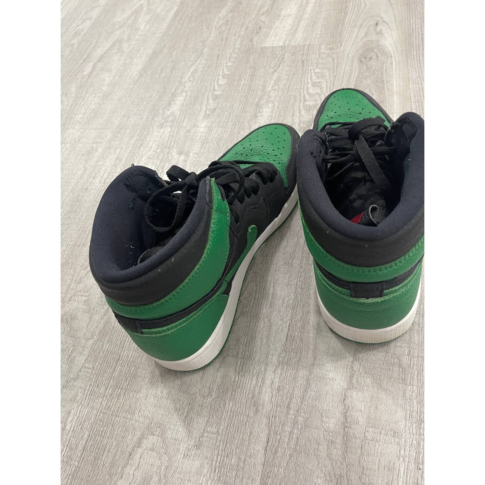 Nike Nike Air Jordan 1 Retro High OG Pine Green 2.0 Size 9 Size US 9 / EU 42 - 6 Thumbnail