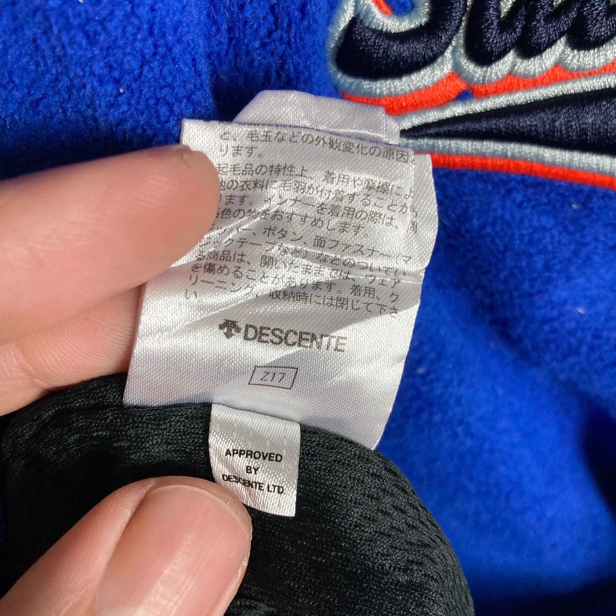 Descente Vintage Descente Pullover Jumper Hoodie Size US M / EU 48-50 / 2 - 13 Thumbnail