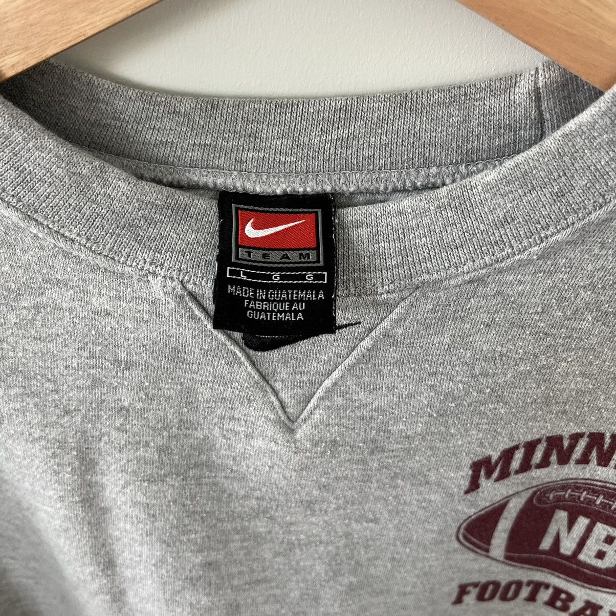 Vintage Vintage Nike Center Swoosh Minnesota Football Sweatshirt Size US L / EU 52-54 / 3 - 4 Thumbnail